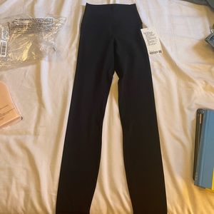 Lululemon size 2 Align HR pant 25” in black